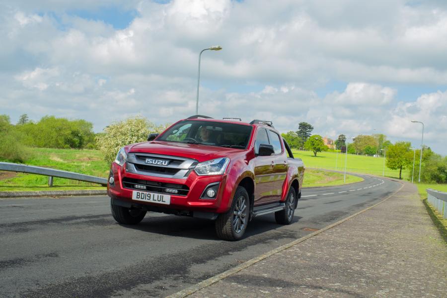  Isuzu D-Max Blade Double Cab 2017 года  (UK) (фото 51 из 52)